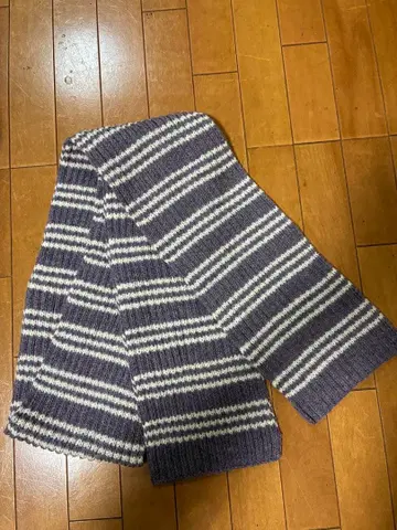 손뜨개질 머플러 보라색과 화이트