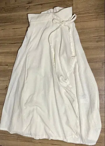 화이트 랩스커트 사이즈 38