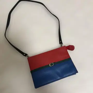 빨간색과 파란색 숄더백