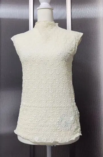 새상품 꽃무늬 슬리브리스 야마다야 아이보리 Ample