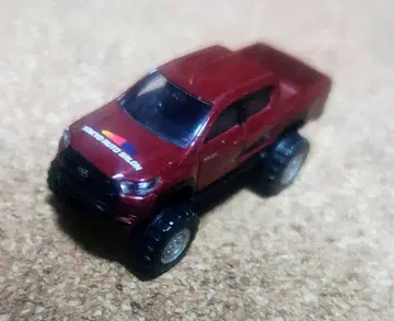 도쿄 오토 살롱 2024 개최 기념 한정판 도요타 하이럭스 개조