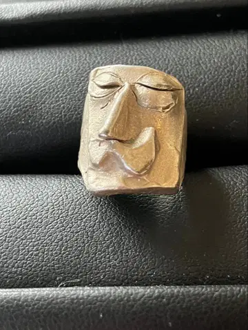 유니크한 얼굴 조각 반지