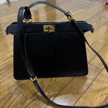 가죽 핸드백! 블랙 x 골드!