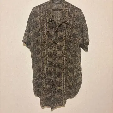 기하학 패턴 반팔 셔츠 L 사이즈 베이지 계열