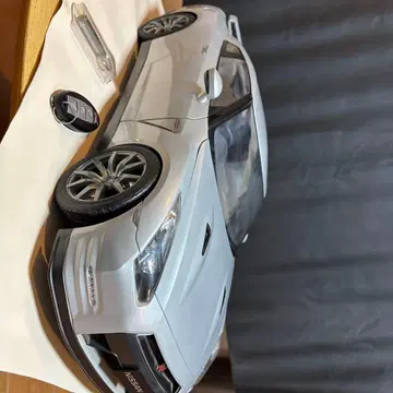 이글모스 R35 GT-R 1/8 스케일 완성품