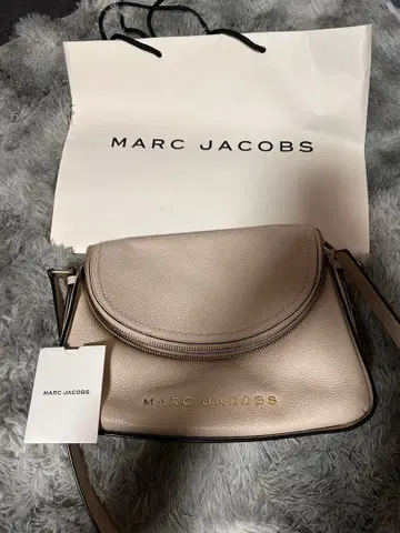 마크 제이콥스 화이트 베이지 숄더백