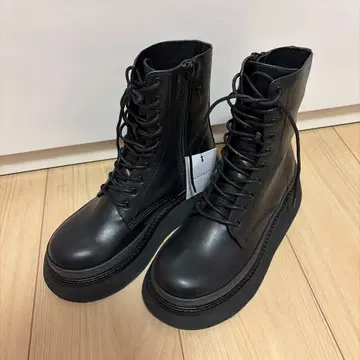 MOUSSY 통굽 블랙 레이스업 부츠