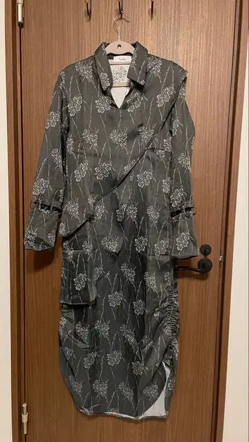 Fumiku 꽃무늬 긴팔 티셔츠 원피스 그레이