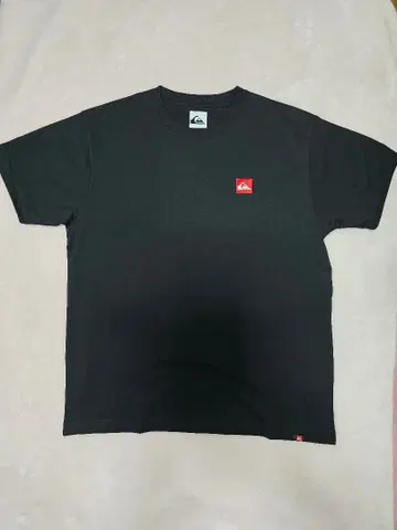 Quiksilver 블랙 T셔츠