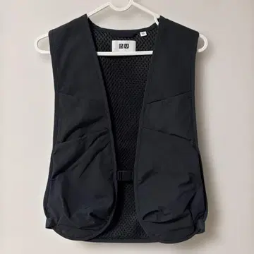 유니클로 U 유틸리티 베스트 S 블랙 거의 미사용 UNIQLO