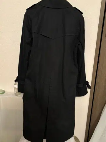 블랙 더블 브레스트 트렌치코트