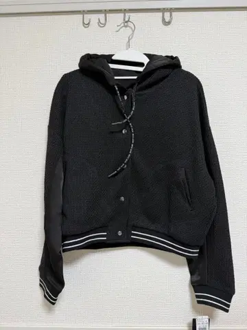 블랙 후드 부착 크롭 후드티 38