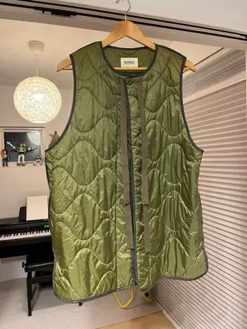 올리브 그린 퀼팅 베스트