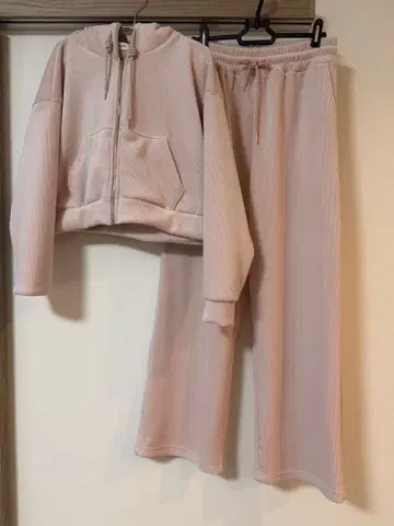 핑크 리브 풀 집업 후드티 플레어 팬츠 셋업