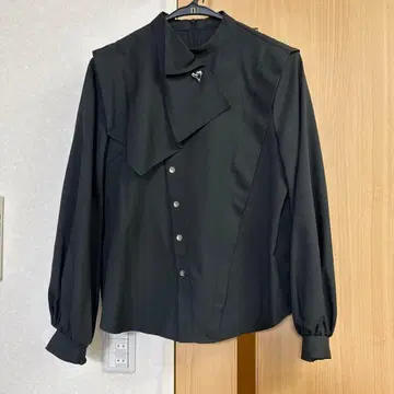 [ 새상품급 ] 블랙 셔츠 긴팔 벌룬 슬리브