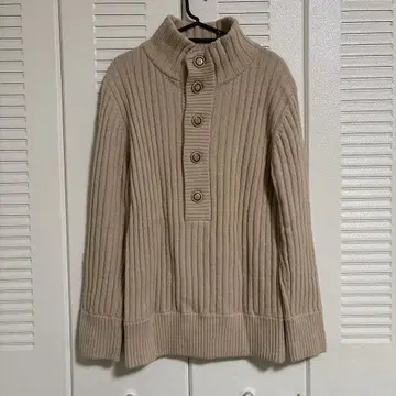 [고급] 하이넥 하프 버튼 스웨터