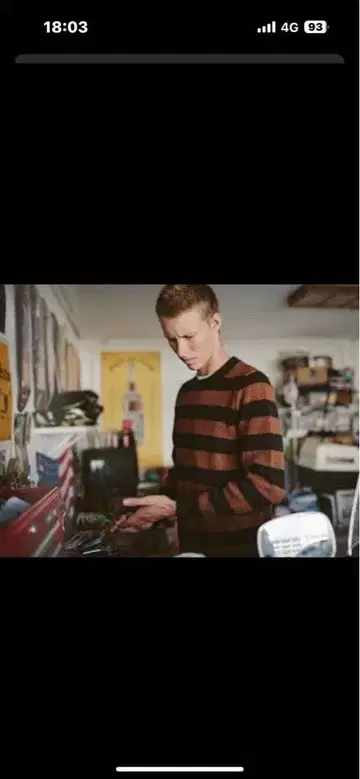 오렌지와 블랙 스트라이프 스웨터