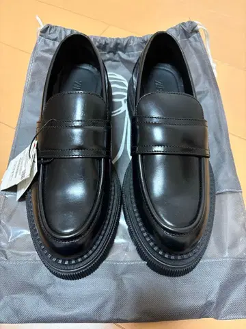 [ 새상품 ] ZARA 블랙 로퍼 사이즈 42