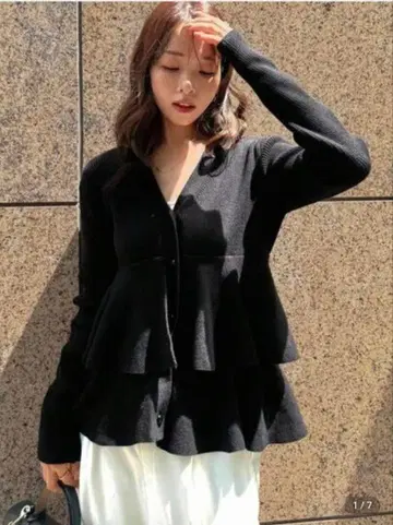 [ FRIFUL ] 블랙 페플럼 니트 가디건