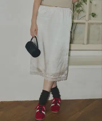 택 포함 미사용 새상품 giunon 크러쉬 새틴 레이스 스커트