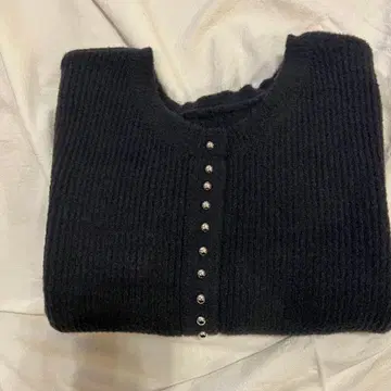 미착용_andme 네이비 버튼 장식 니트