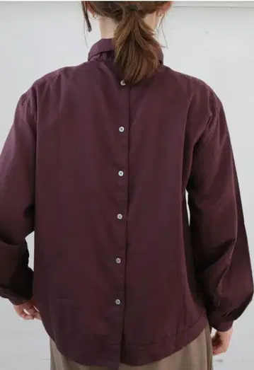 미사용 새상품 택 포함 doux bleu 롤 칼라 블라우스 보르도