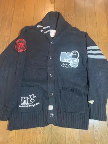 MARK Gonzales. 뉴욕 스케이트보드 로고 패치 부착