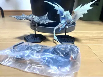 몬스터 헌터 스탠다드 피규어 3개 세트