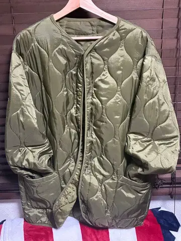 올리브 그린 퀼팅 자켓