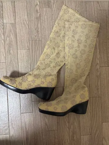 꽃무늬 자수 레이스 롱 부츠 베이지