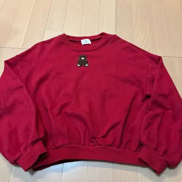 merry jenny 빨간색 곰 자수 크롭 맨투맨