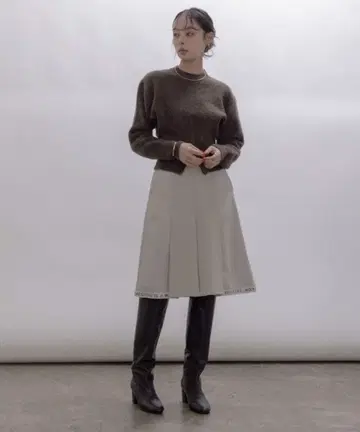 새상품 이번 시즌 완판템 Eimee Law 스커트 박스턱 미디 스커트