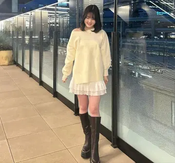 [ 새상품 미사용 ] 코코딜 오프숄더 그레이 니트 스웨터