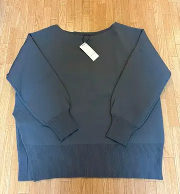 [ 새상품 미사용 ] 코코딜 오프숄더 그레이 니트 스웨터