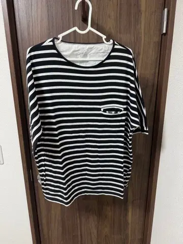 스트라이프 포켓 T셔츠 리데알