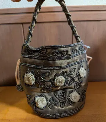 자수 비즈 장식 핸드백