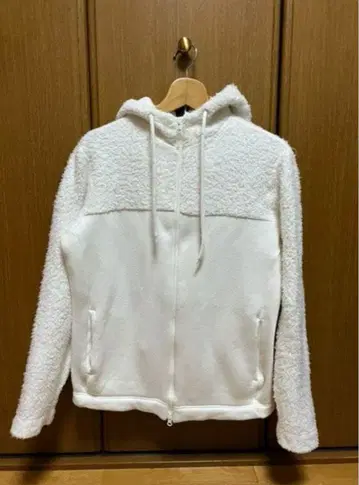 컨디션 최상 레어템 TOMORROWLAND 후드티 M 사이즈