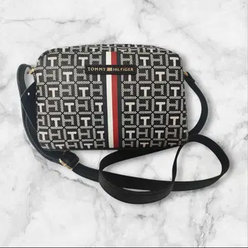 [ 미사용 새상품 ] 타미힐피거 숄더백 네이비 모노그램