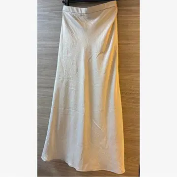 미라 오웬 새틴 스커트