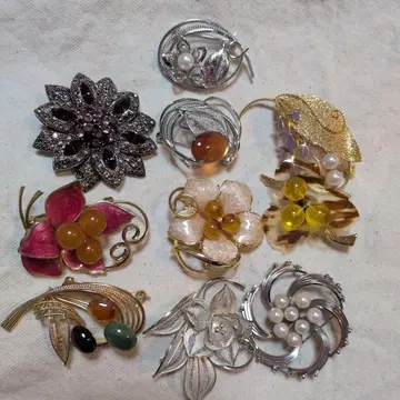 꽃 모티브 브로치 세트 10점