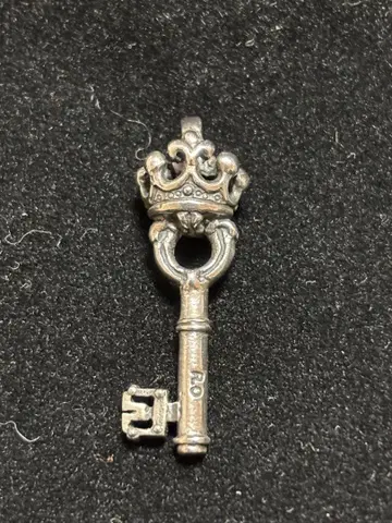 ROYALORDER SMALL KEY CHARM