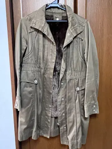 베이지 모즈 코트 퍼 안감 포함