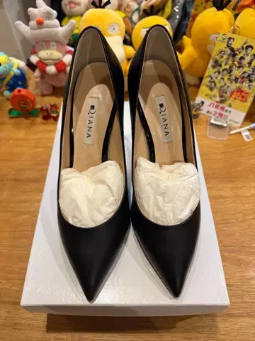 DIANA 블랙 스틸레토 하이힐