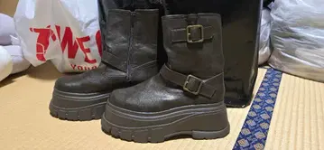 블랙 버클 통굽 부츠