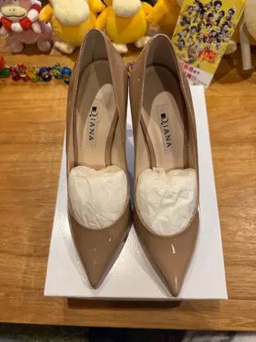 DIANA 베이지 스틸레토 하이힐