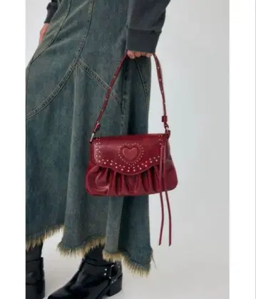 MOUSSY HEART GATHER STUDS 백 빨간색 레드