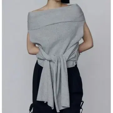 에모다 리본 오프숄더 탑