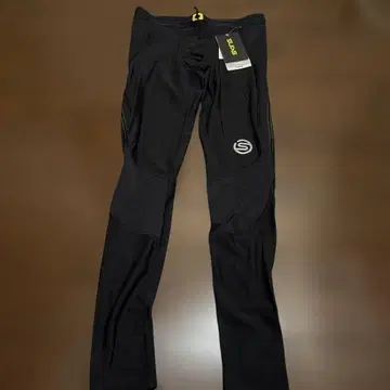 SKINS 블랙 레깅스 사이즈 48