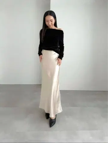 SP 사이즈 ur's 새틴 머메이드 맥시 스커트 베이지