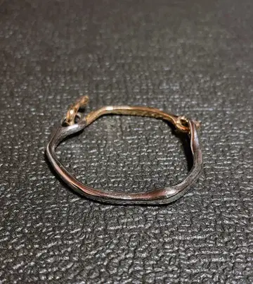 tk.TAKEO KIKUCHI 후크 뱅글